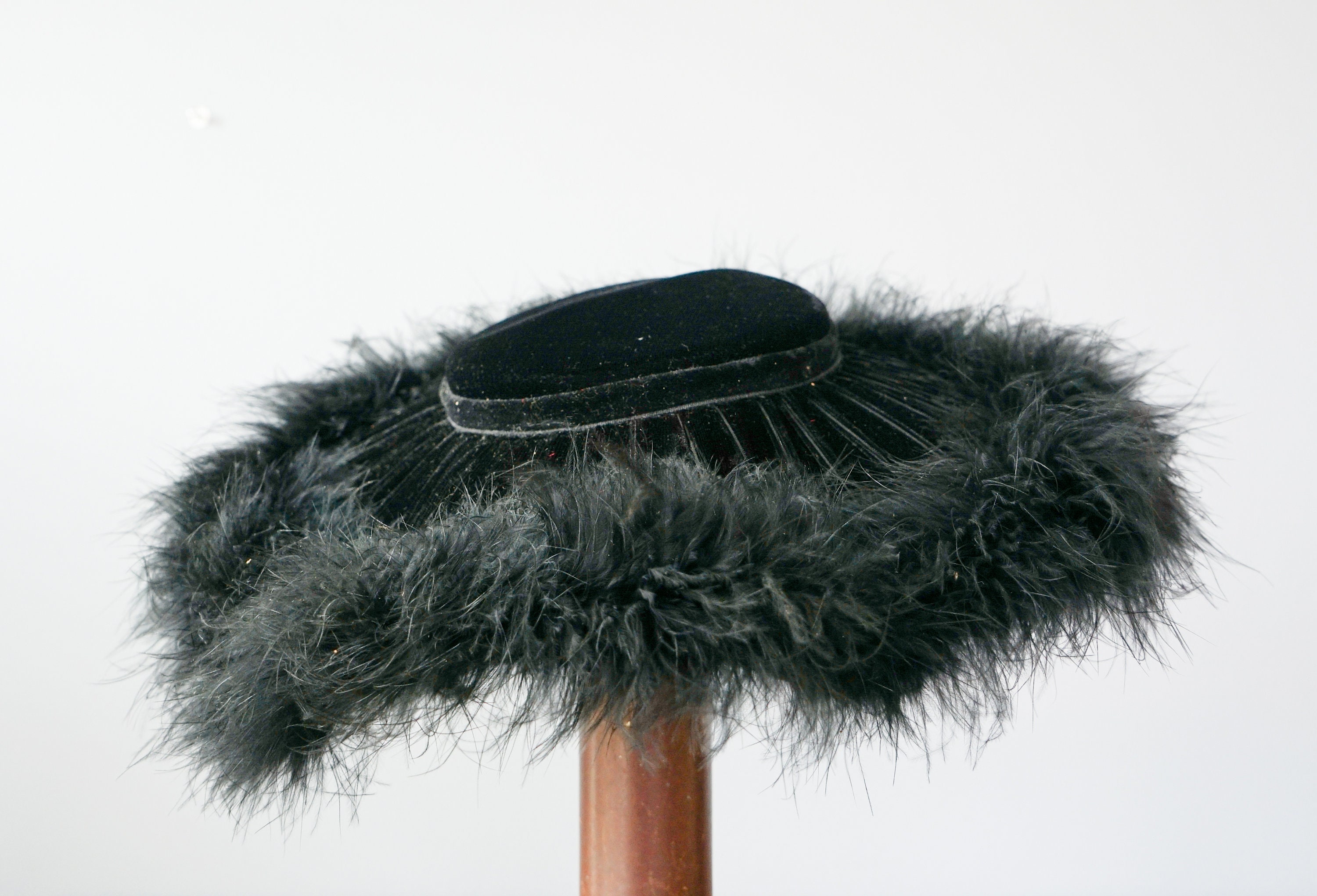DELIGHTFUL 1950s\' BLACK FELT CARTWHEEL HAT + RUST FEATHERS & RHINESTONE BUTTONS Vintage Black Toque Hat Fur Felt with Rhinestone Brooch  main image 4