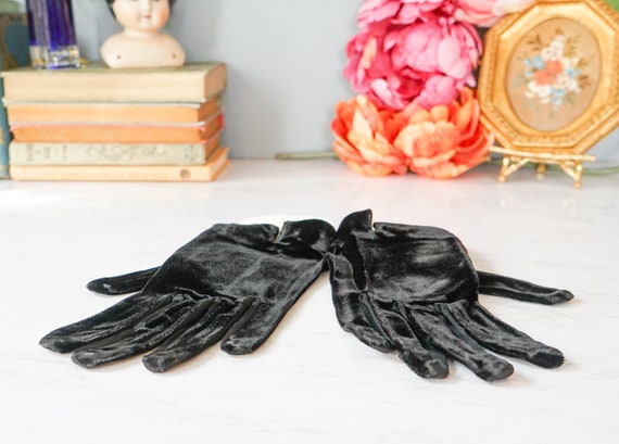 Vintage Black Velvet Ladies Gloves Fownes/ 1950s-… - image 7