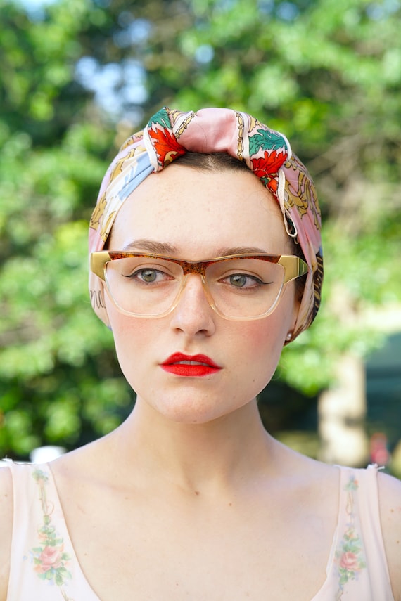 Vintage Laura Biagiotti Eyeglasses 1980 display picture 3