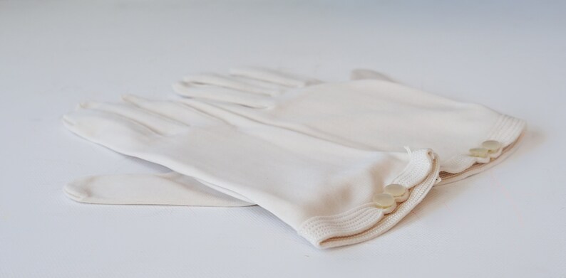 Vintage Fownes Ladies Gloves with Buttons/ 1950s Gloves/ Vintage Gloves/ Evening Gloves/ Wedding Gloves/ Formal Gloves/ Vintage Accessory image 8