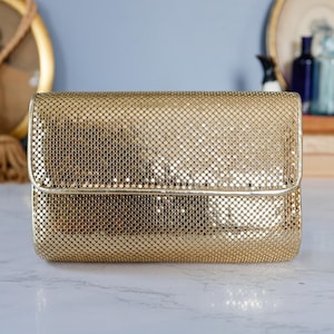 Vintage Whiting and Davis Gold Mesh Clutch Shoulder Bag/ 1980s Purse/ Women Bag Handbag/ Old Hollywood Glam Bag/ Gala Wedding Evening Bag