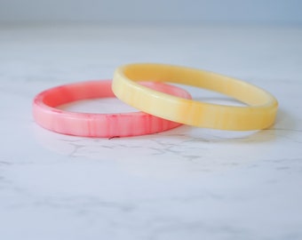 Lot De 2 Bracelets Vintage En Plastique, Couleurs Vert Et Blanc, Occasion, Bijou Fantaisie Rétro