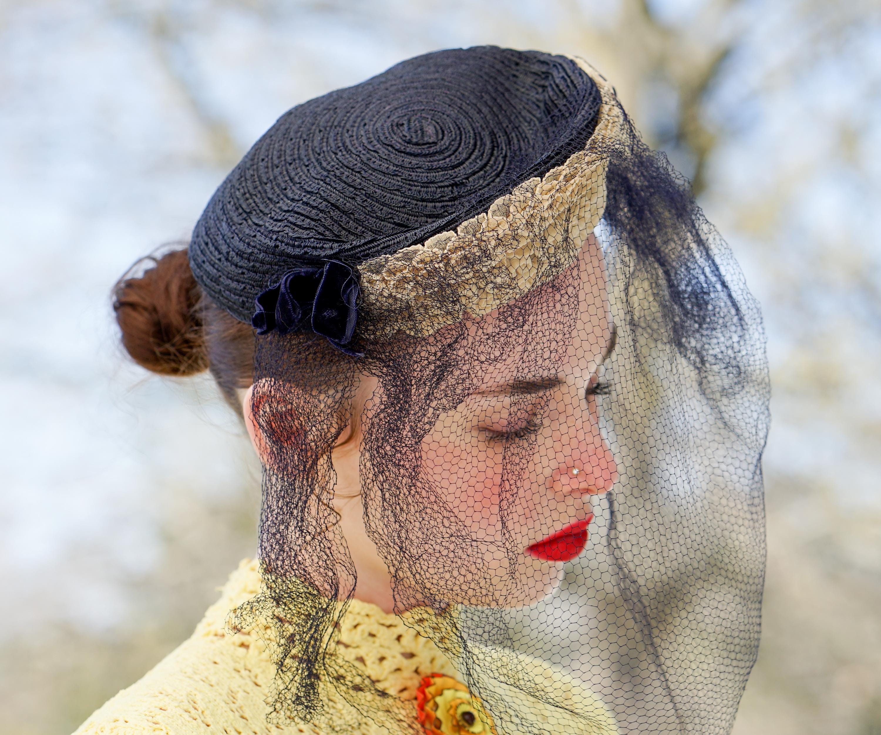 Vintage 1940s Straw Pillbox Hat With Veil by New York  display picture 2