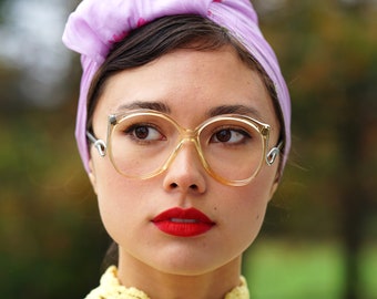 Vintage Eyeglasses 1970 display picture 1