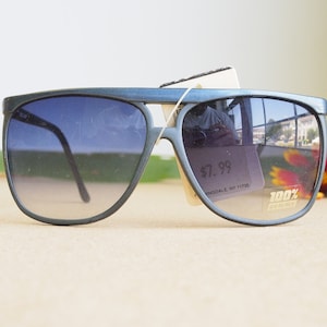 Vintage Sunglasses 1980&#39;s New old Stock/Vintage/80&#39;s Glamour made In Taiwan Aviator Frames Multicolor Blue tone