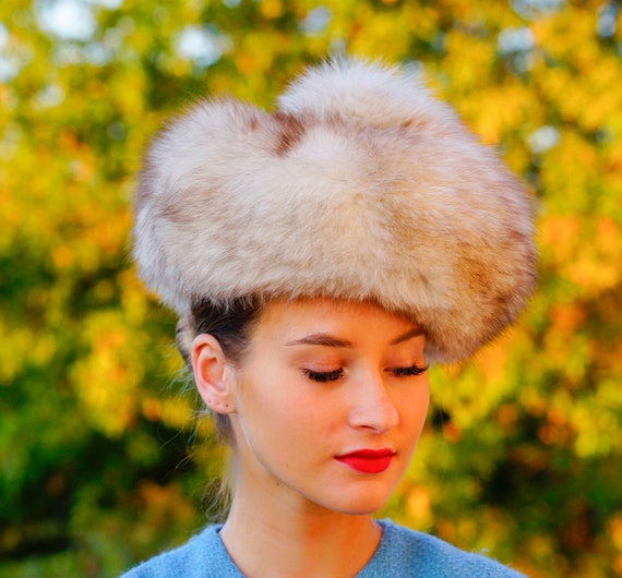 Mod Vintage 1960\'s Swirled Mink Beret Hat Chapeaux Vintage 1960s Mink Pillbox Hat For Sale at 1stDibs | russian  main image 2