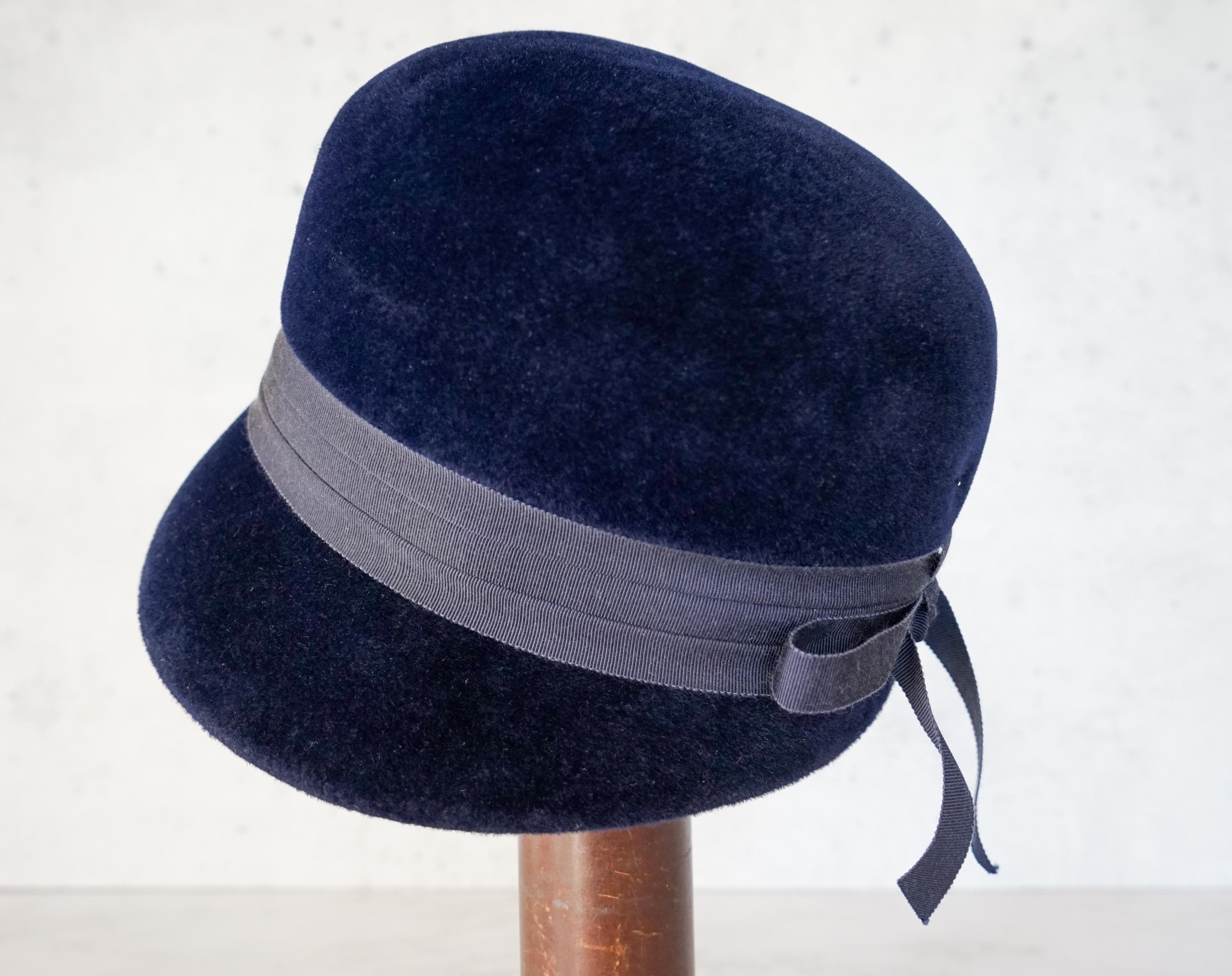 帽子 Vintage velours hat Vintage 50s 60s Black Velvet Cloche Hat w/ Veil Ruby Art