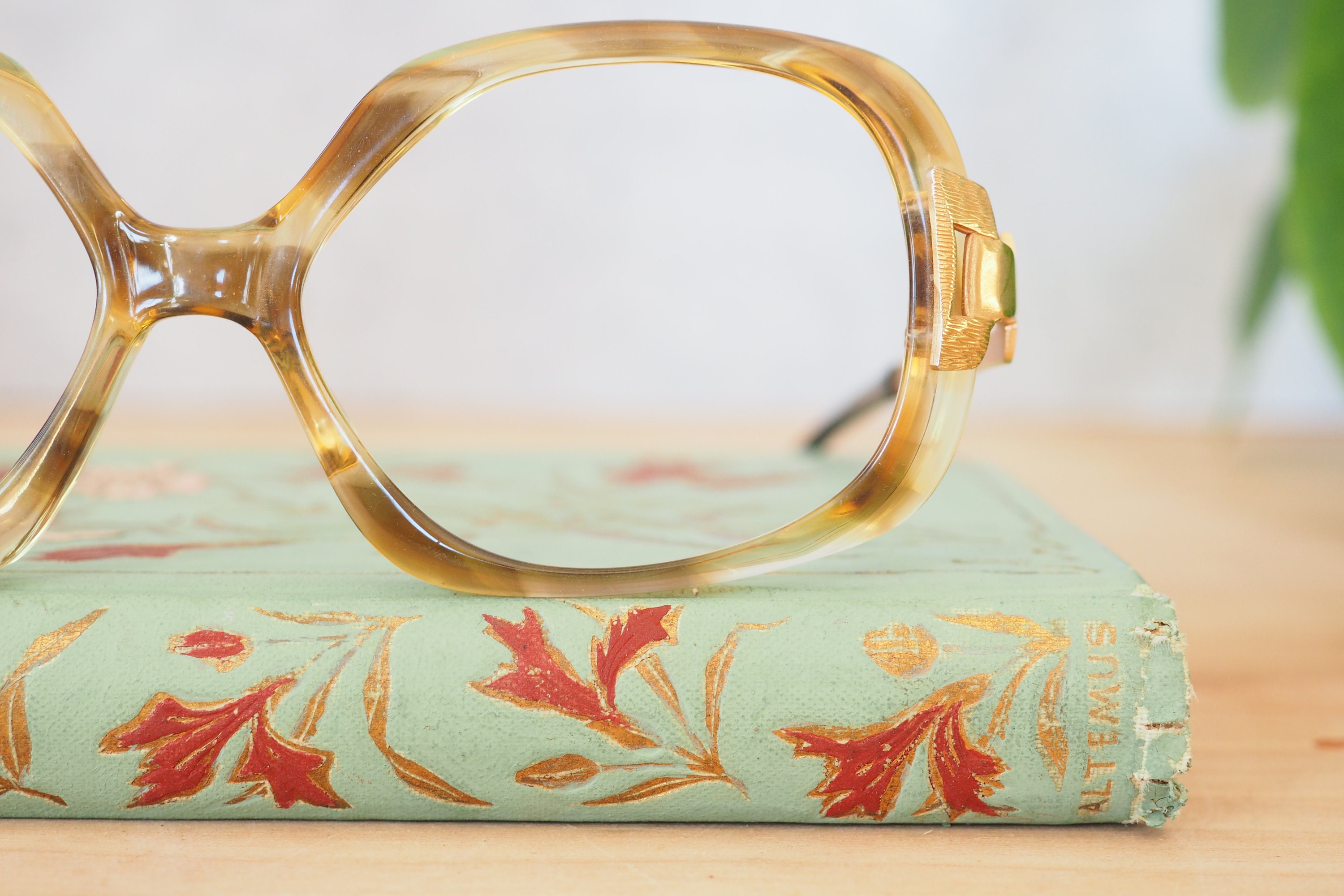 Vintage Eyeglasses 1970 display picture 2