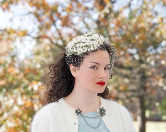Vintage 1950s Hat With Off-white Iridescent Sequins by Clara  display picture 2