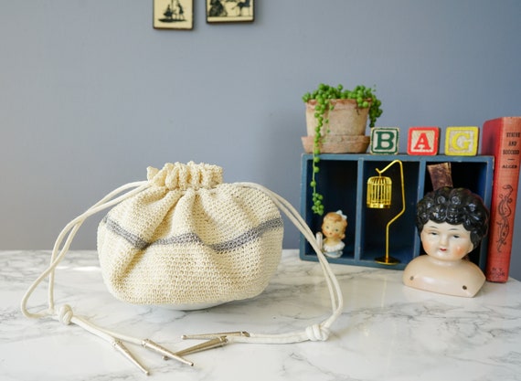 Vintage 1940s Crochet Lucite Drawstring Purse/ Vin