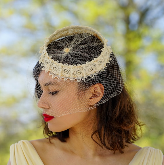 Vintage Floral Lace Whimsy Hat with Hat Box, 1950… - image 2