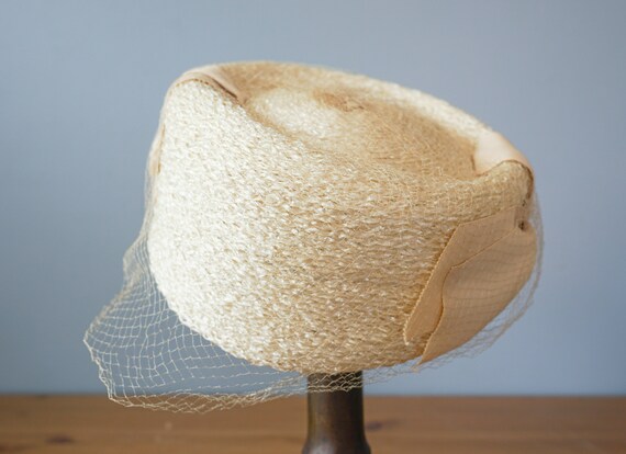 Vintage Straw Pillbox Hat with Veil, 1950s-60s Ha… - image 7