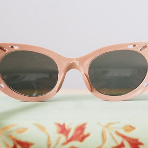 Vintage Sunglasses 1960s Cateye Shape By Polaroid Made in USA Brow tone Rockabilly image 8