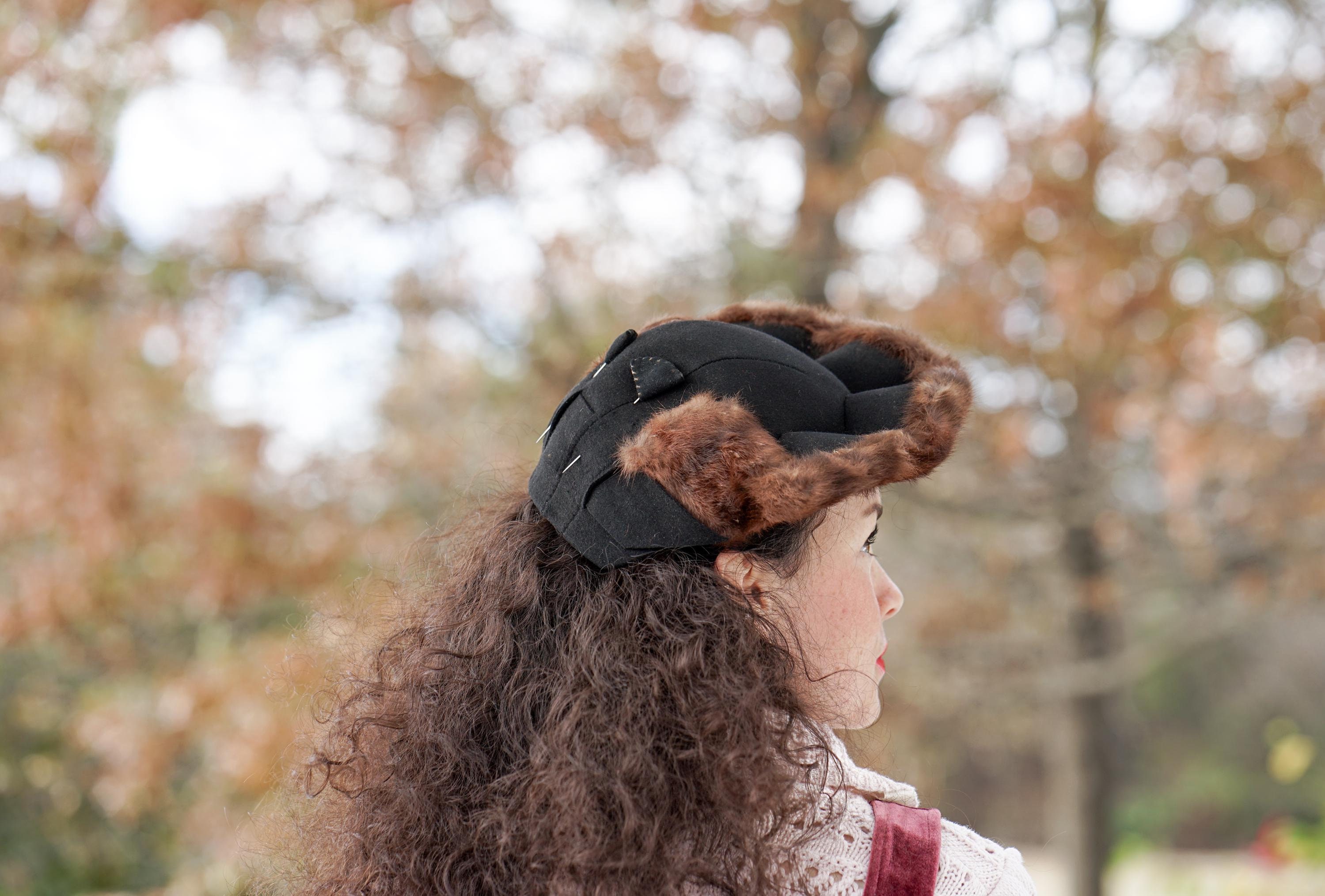 ELABORATE 1940s\' TAUPE TILT FELT HAT WITH FELT \