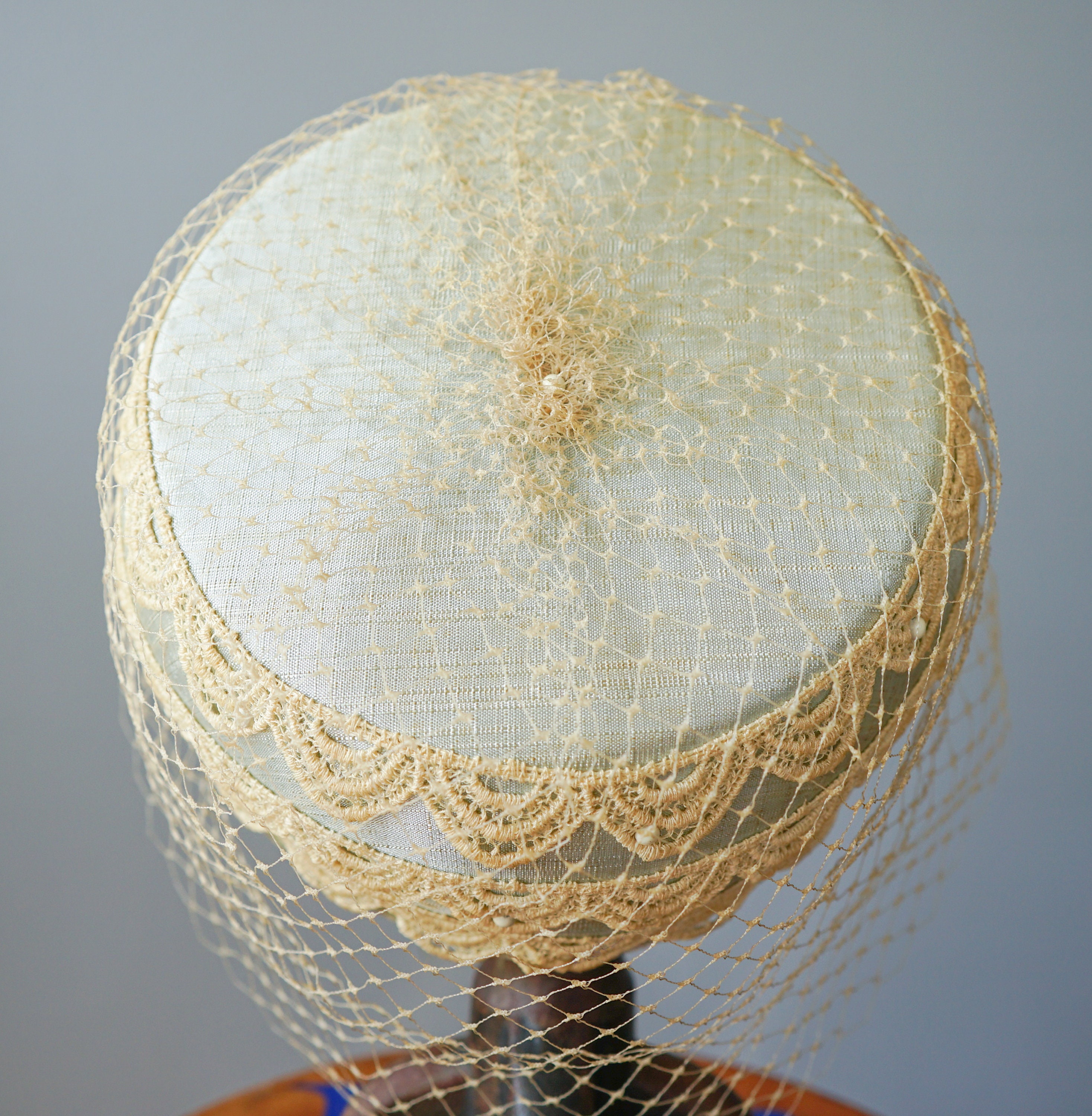 Vintage Lace Pillbox Hat With Veil, Vintage Hat, 1950s Hat  display picture 2