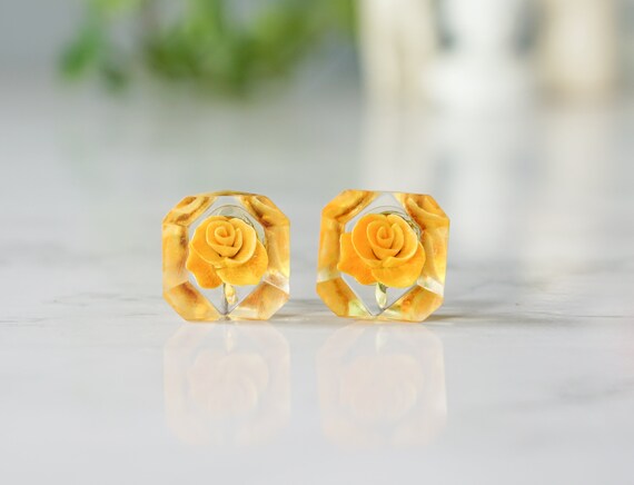 Vintage Carved Lucite Floral Earrings/ 1940s-50s … - image 2