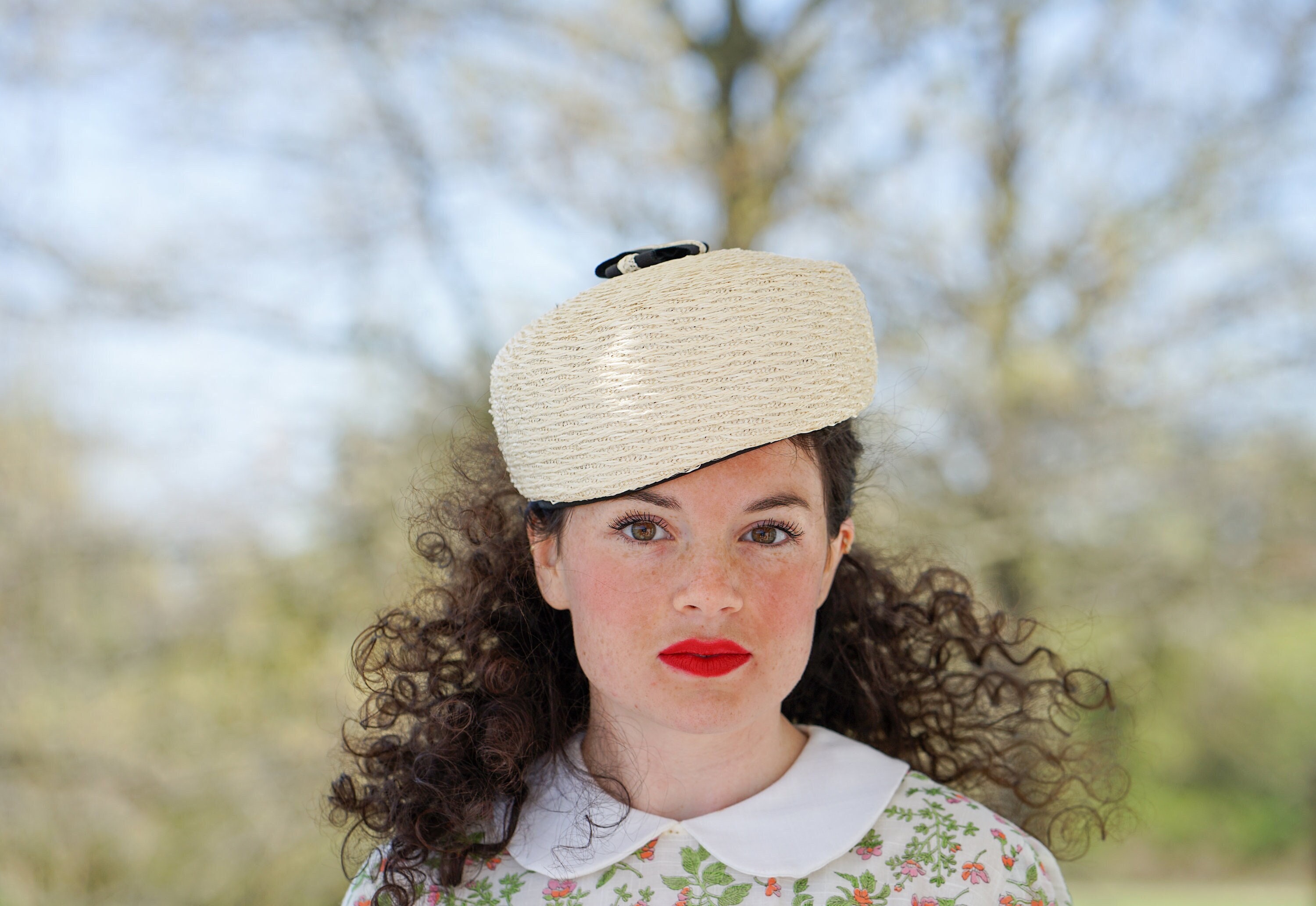 Vintage 50s 60s Round Gold Hat Madmen Church Evening Cocktail Party Embellished s-l1200.jpg main image 3