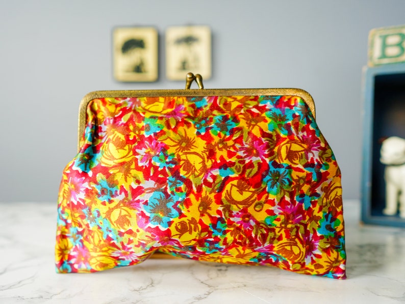 Vintage Floral Satin Cosmetic Bag/ Clutch Purse/ 1960s Bag/ Coin Purse/ Vintage Purse/ Retro Purse/ Vintage Bag/ Money Pouch/ Toiletry Bag image 2