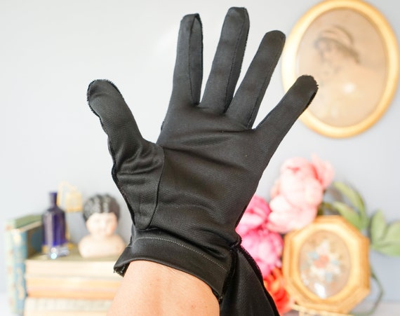 Vintage Black Velvet Ladies Gloves Fownes/ 1950s-… - image 2