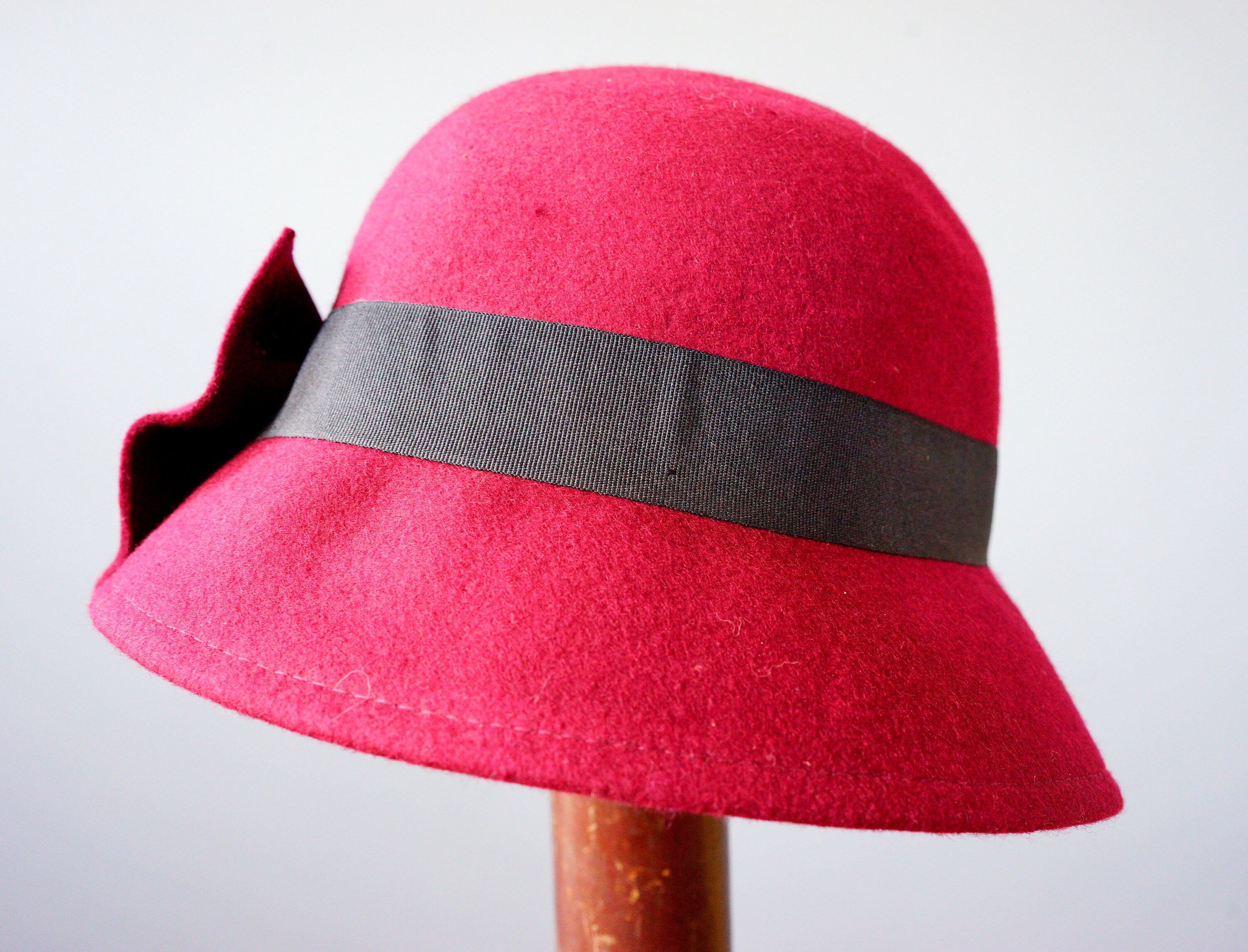 Vintage Women\'s Cloche Felt Hat Mister T Exclusive Fire Red MCM Germany YOLAI 1920S Vintage Women Fel? Cloche Bucket Hat Floral  main image 4