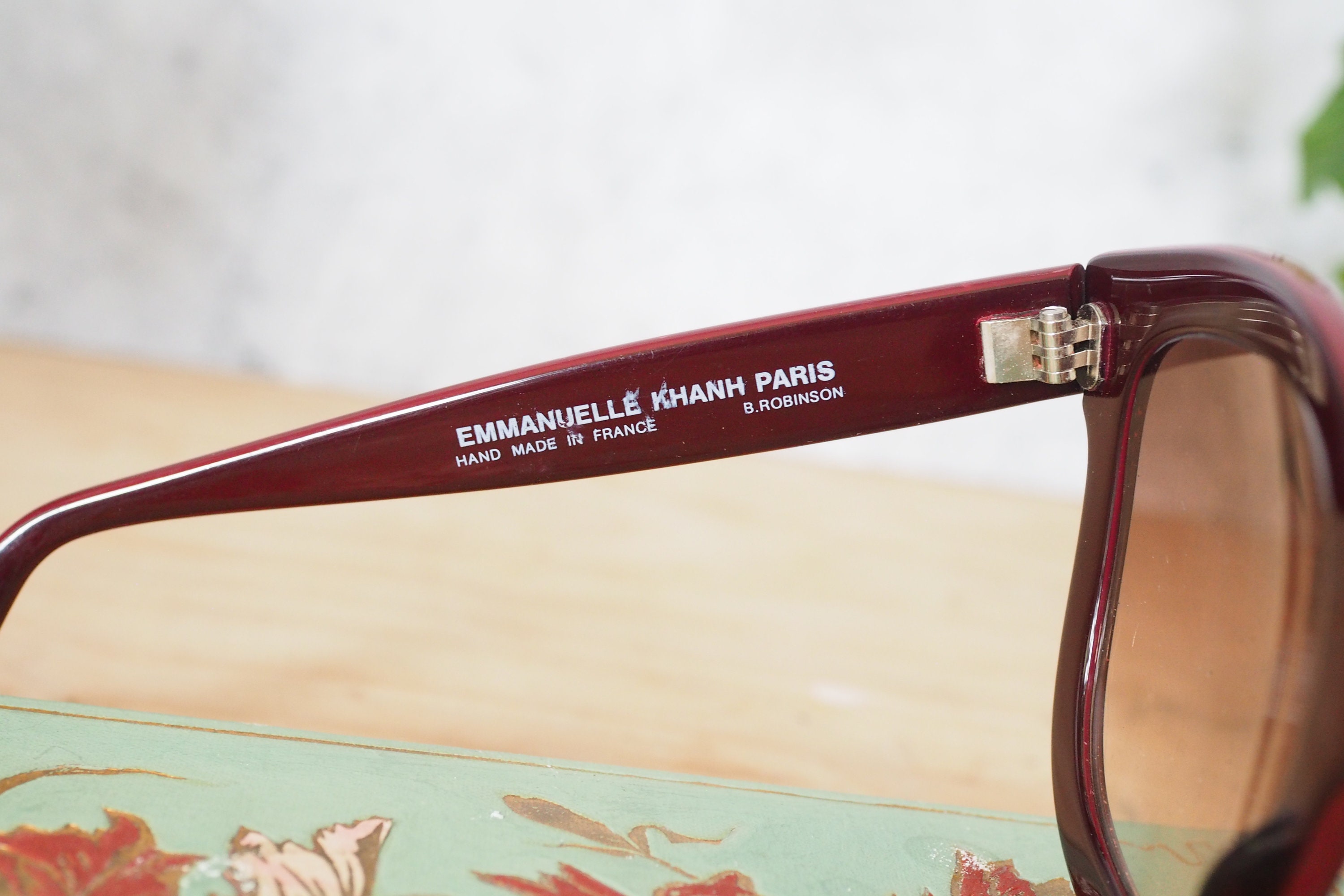 Vintage Emmanuelle Khanh Sunglasses 1990 display picture 1