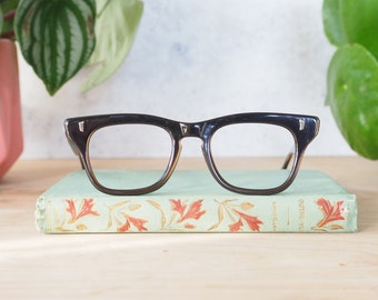 Gafas vintage de los años 60, marca MARINE OPTICAL, fabricadas en EE. UU. Montura nueva, de stock antiguo, color marrón metalizado.