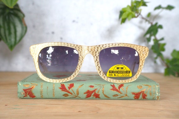 Gold and White Wayfarer Sunglasses Ray-Ban B&L Vintage Black White Acetate Wayfarer RB 5022  main image 4