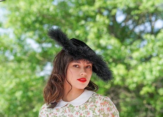 SHOWSTOPPER 1950\'s CARTWHEEL FUCHSIA FELT HAT + FUCHSIA/BLACK FEATHERS Vintage 40s cartwheel hat - Gem main image 3