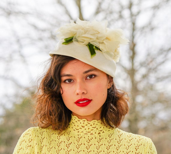 Vintage 50s or 60s Cream Floral Petal Hat‎ Turn heads with this dreamy 1950s white floral hat — the  main image 3