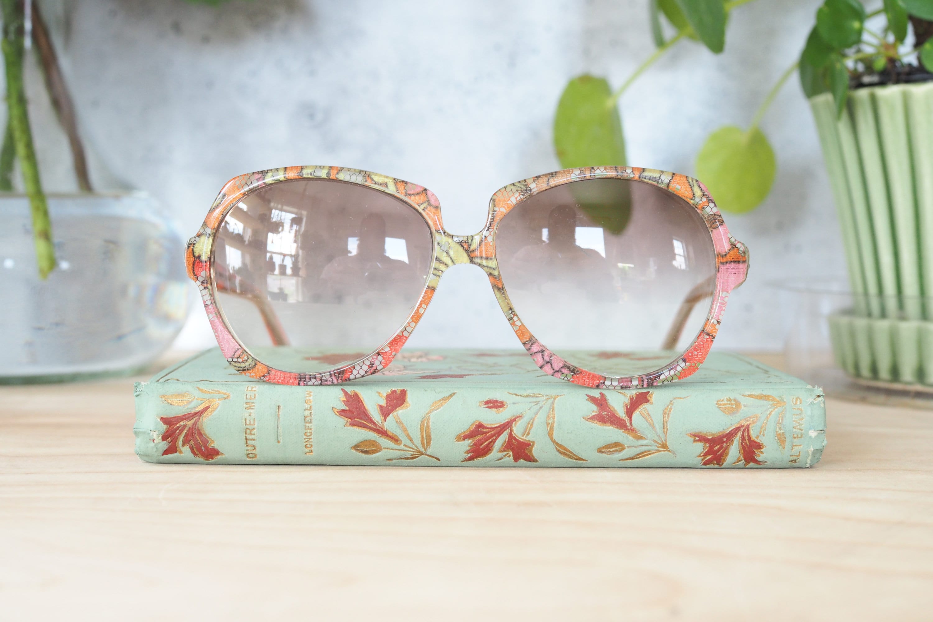 Rebuild 1970\'s Womens Sunglasses Lucite Purple Flowers Light Gray  France VTG Vintage French Sunglasses 1970 main image 3