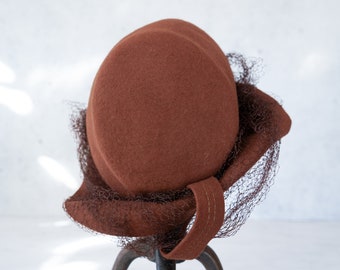 Vintage 1940s Wool Tilt Hat, 1940s Hat, Vintage Hat, Tea  display picture 2