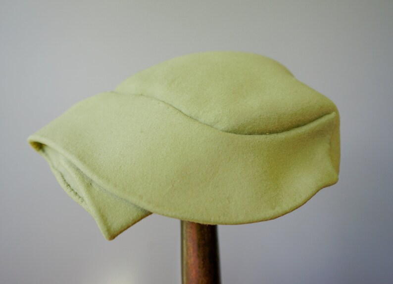 Medio sombrero de fieltro de lana verde vintage, sombrero vintage, sombrero de los años 40-50, sombrerería vintage, sombrero de cóctel, sombrero de fiesta de té, sombrero de iglesia, sombrero de señora Maisel imagen 8