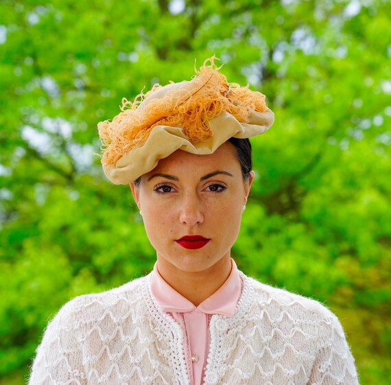 Vintage 1940s Velvet Hat with Feather, Vintage Toq
