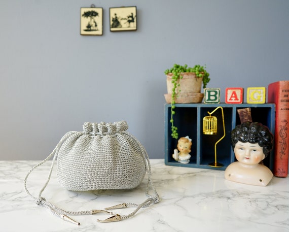 Vintage 1940s Crochet Lucite Drawstring Purse/ Vin