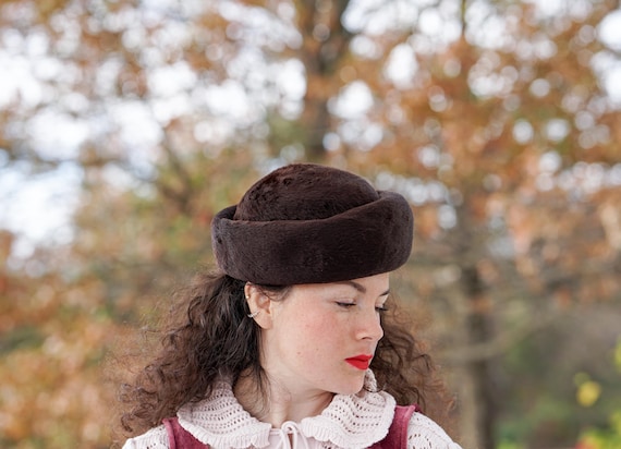Regency New York Lux Brown Fur Pillbox Hat - Women\'s Winter Hat Ladies Womens Vintage Style White Faux Fur luxury Pillbox  main image 2