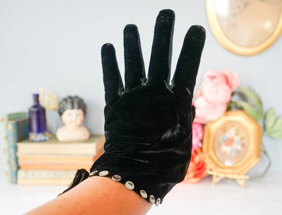 Vintage Black Silk Velvet Beaded Ladies Gloves Fo… - image 2