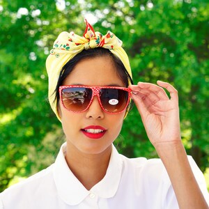 Vintage Sunglasses 1980&#39;s New old Stock/Vintage/80&#39;s Glamour Sunglasses Red And Silver Toned Pattern Made In Taiwan
