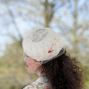 Vintage Bow Pillbox Hat Glass Bird Hat Pin, 1950s-60s Hat, Vintage Hat, Tea Party Hat, MCM Hat, Wedding Hat, Spring Summer Hat, women Hat