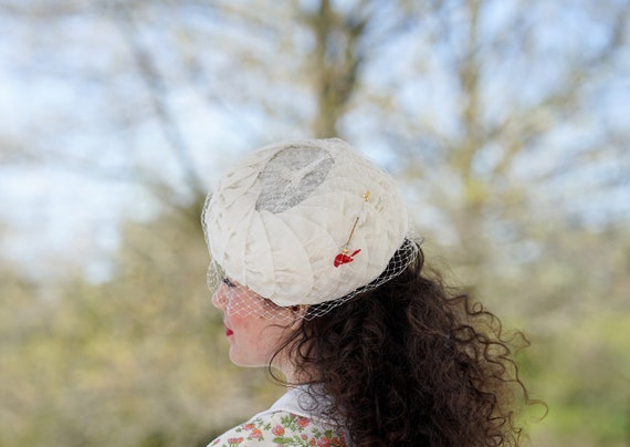 Vintage Bow Pillbox Hat Glass Bird Hat Pin, 1950s-60s Hat  display picture 3