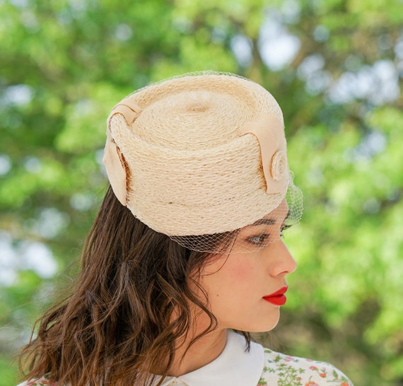 Vintage Straw Pillbox Hat with Veil, 1950s-60s Ha… - image 3