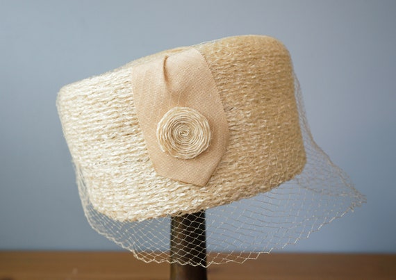 Vintage Straw Pillbox Hat with Veil, 1950s-60s Ha… - image 6