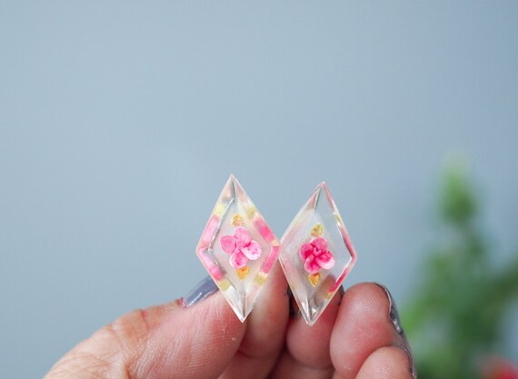 Vintage Carved Lucite Floral Earrings/ 1940s-50s … - image 2