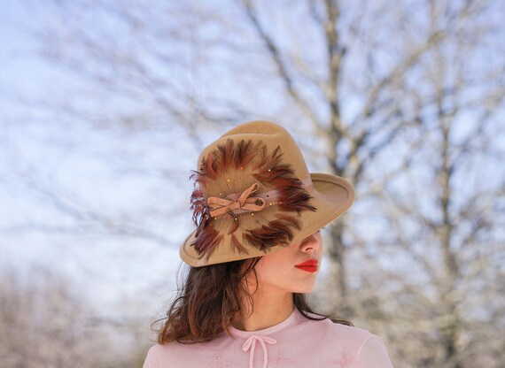 Vintage Sears Millinery Union Made Feathered Hat - Tan s-l400.jpg main image 3