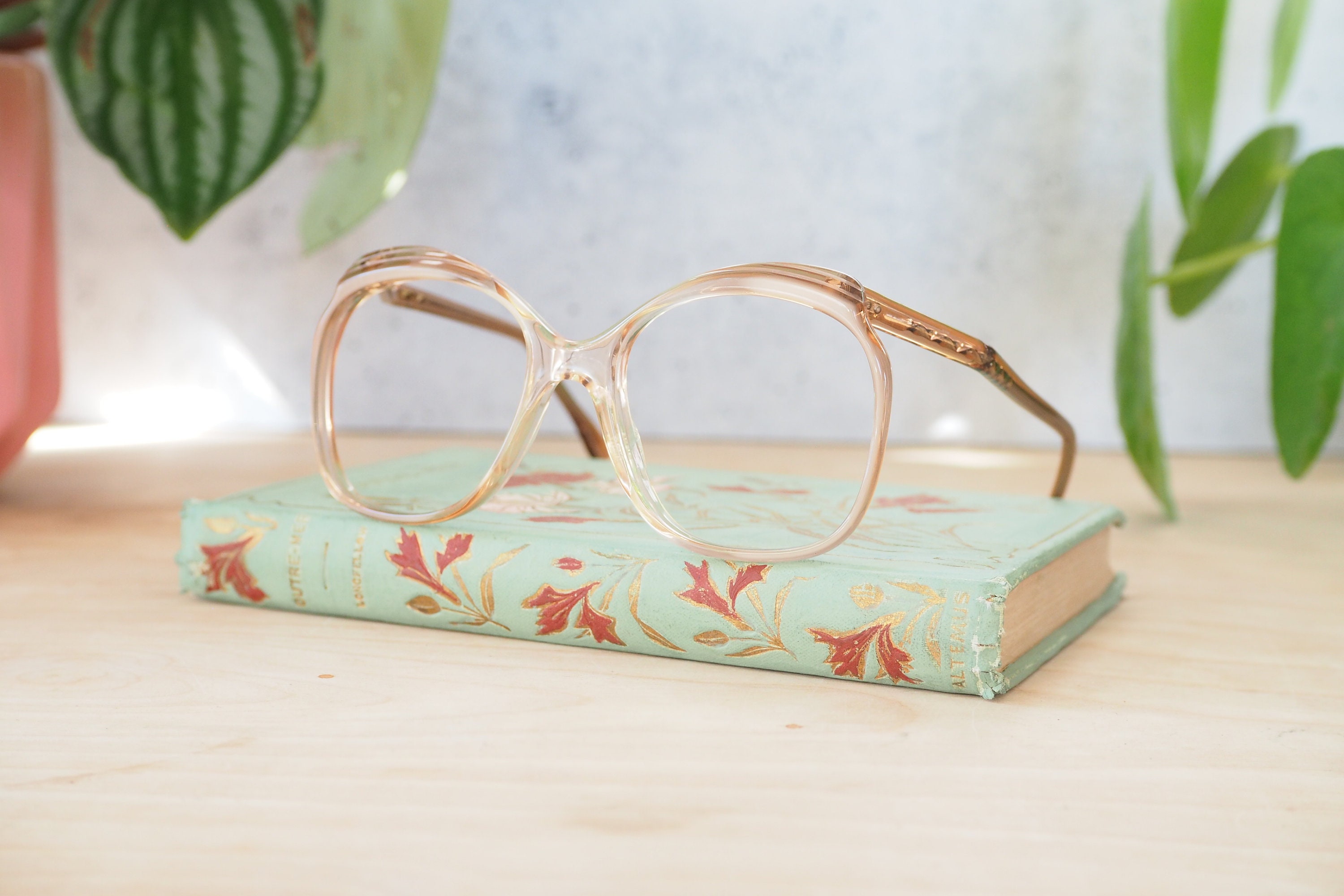 Vintage Itek/Univis Eye Mystique Peach Ombre Oversized 1970s Glasses Frames Original Oval 1970s Vintage Eyeglasses for sale | eBay main image 2