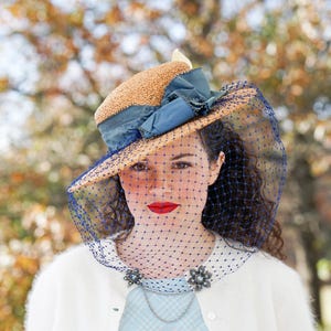 Vintage 1940s Straw Boater Hat With Veil: Midcentury Retro  display picture 3