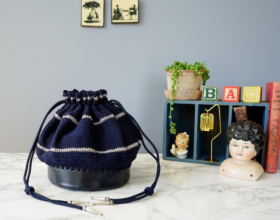 Vintage 1940s Crochet Drawstring Purse/ Vintage Pu
