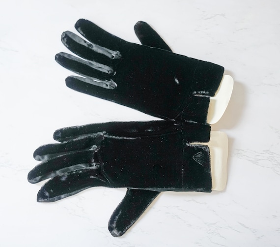 Vintage Black Velvet Ladies Gloves Fownes/ 1950s-… - image 4