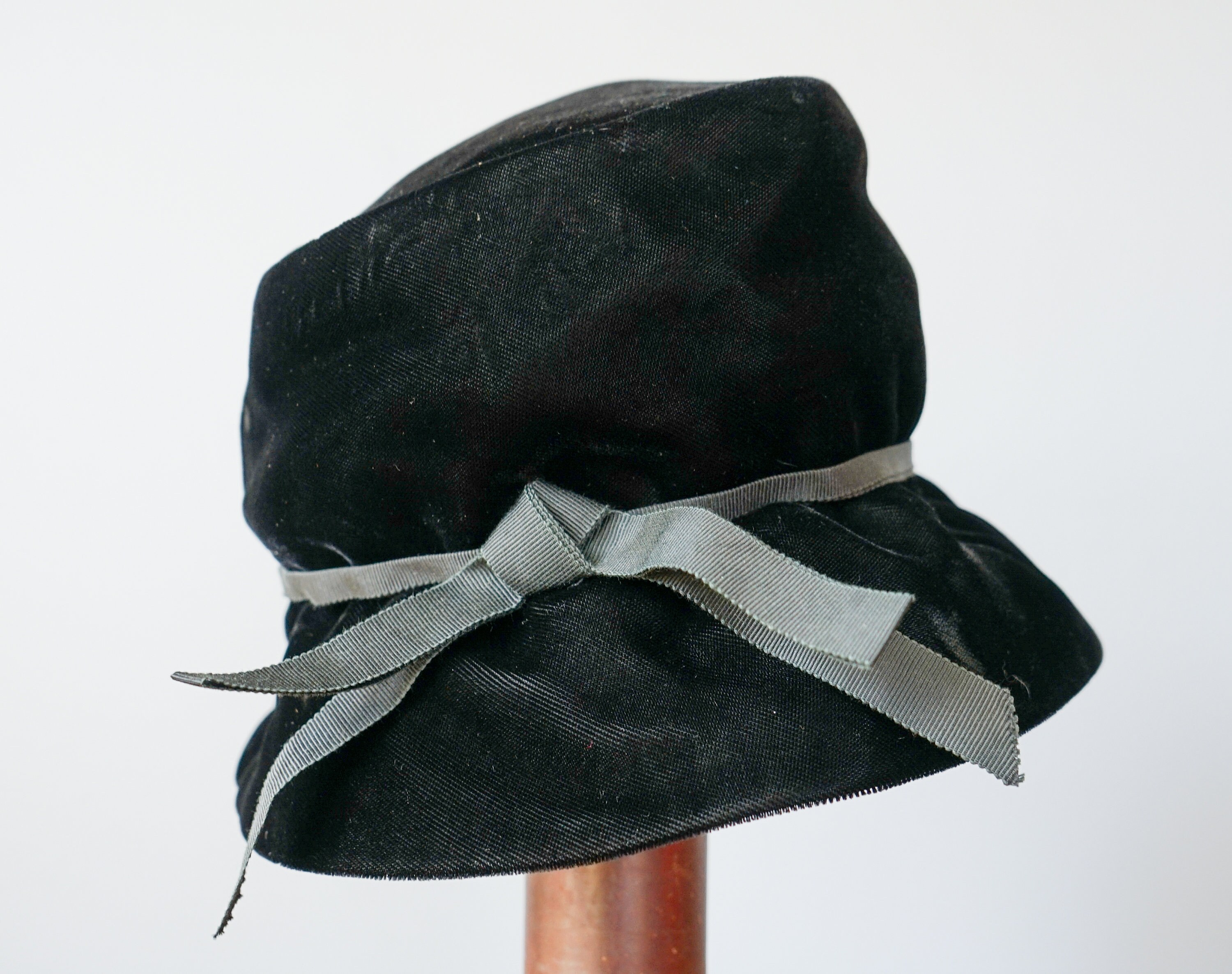 Vintage Su-Zan Originale Martelle Black Women\'s Cloche Hat with Velvet Ribbon Women main image 2