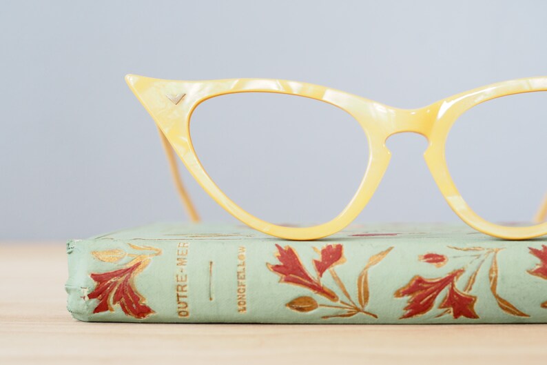 Vintage-Brille aus den 1960er Jahren, Cateye-Stil, Rockabilly-Brille von Victory Optical, Marmor-Gelbton, Neuware aus altem Lagerbestand Bild 6