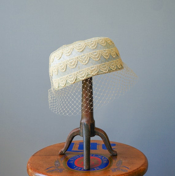 Vintage Lace Pillbox Hat with Veil, Vintage Hat, … - image 6